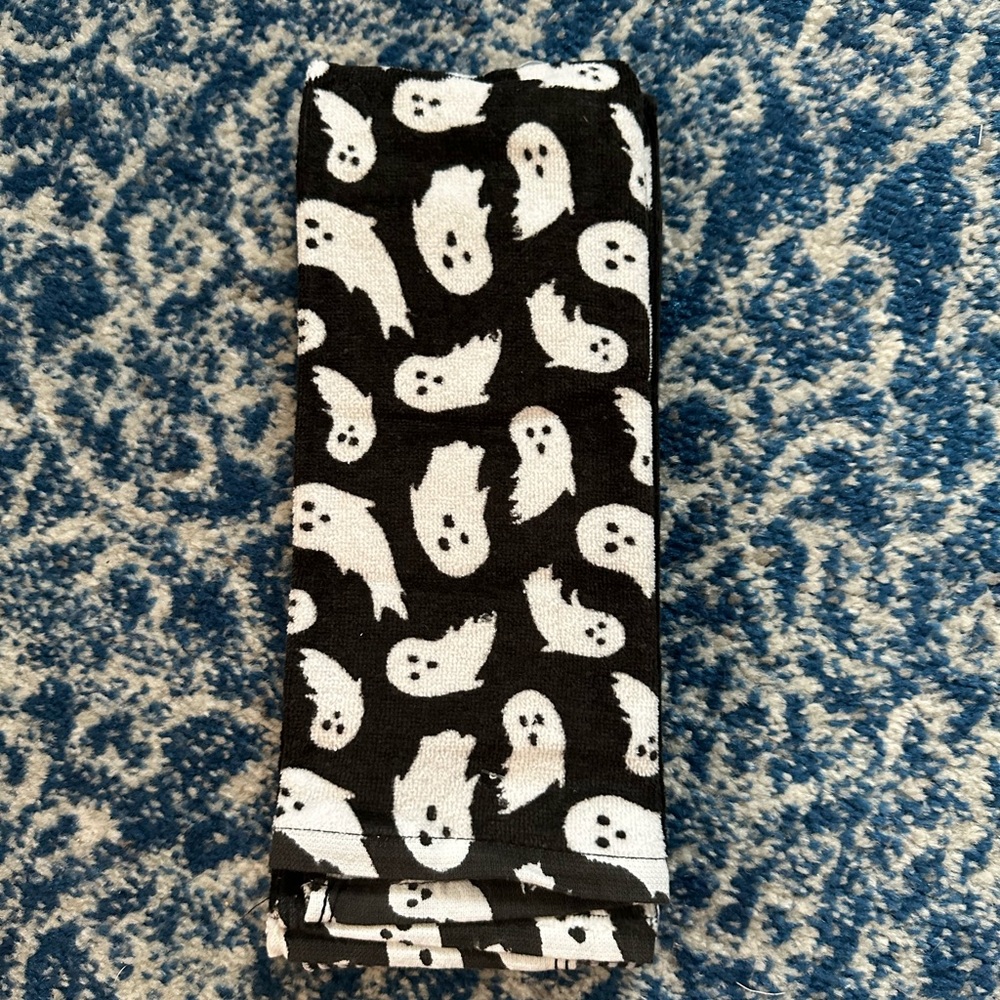 Hyde & Eek! Halloween Bathroom hand towel Hey Boo ghosts